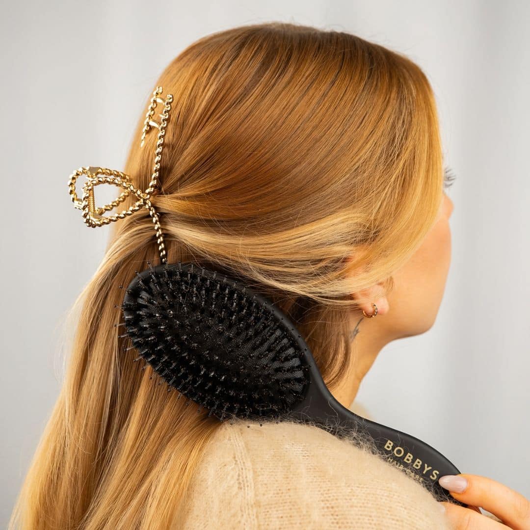 detangling brush lady